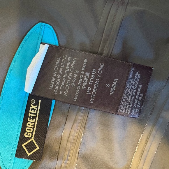 Women’s Marmot rain jacket - Picture 6 of 8